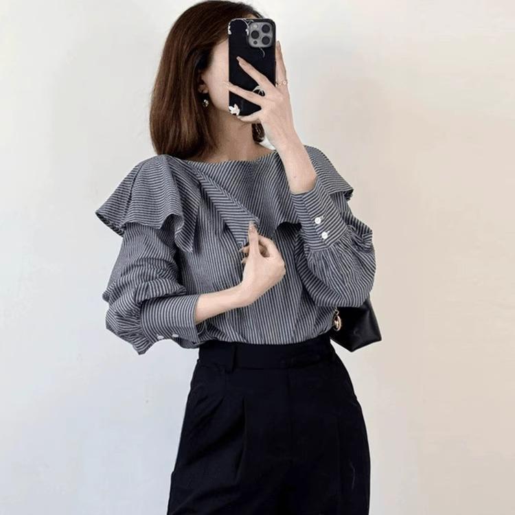👚Anna👚 เสื้อทำงานสไตล์เกาหลีลายทางขาวดำเปิดไหล่ระบาย เหมาะสำหรับช่วงต้นฤดูใบไม้ร่วง ดีไซน์ไม่ซ้ำใคร 99106