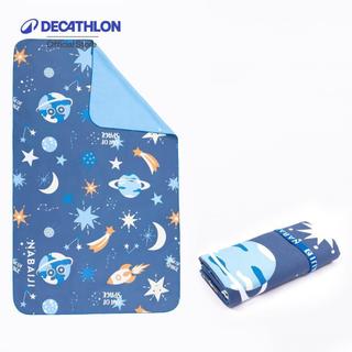Decathlon Compact Microfibre Swimming Towel With Snaps Size L 80 X 130 Cm ผ้าขนหนูไมโครไฟเบอร์ (พิมพ์ลาย) - Blue