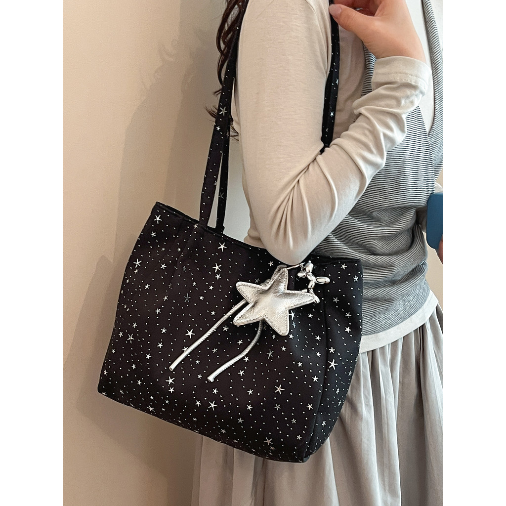 กระเป๋า berry q gental women Lazy Design All-Match Star Underarm Tote Bag Women 2026 Daily New Style