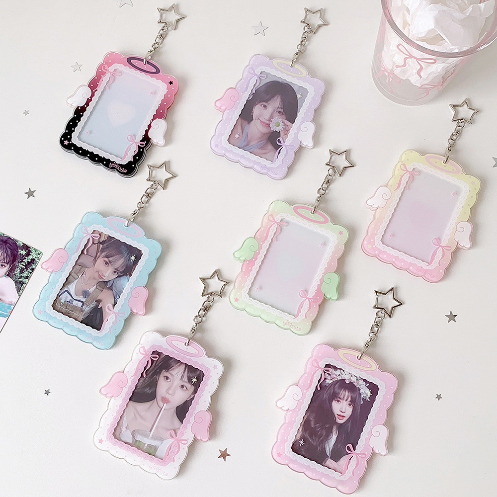 Ins Angel Wings ผู้ถือบัตรอะคริลิค 3 นิ้วป้องกันกรณี Idol Card Storage ผู้ถือจอแสดงผลกระเป๋าพวงกุญแจ