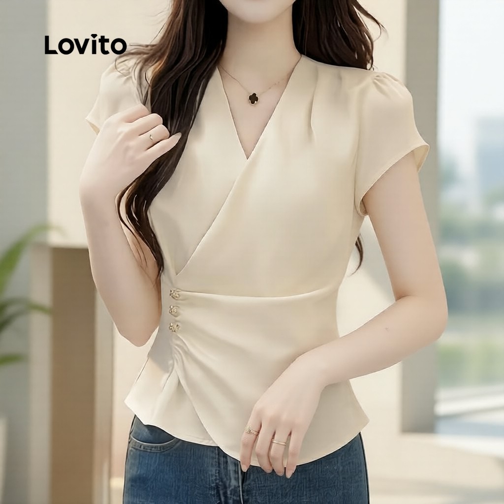 Lovito เสื้อเบลาส์แอปริคอตฤดูใบไม้ผลิ/ฤดูร้อน กระดุมโลหะดีไซน์เก๋จีบสําหรับผู้หญิง L184ED825