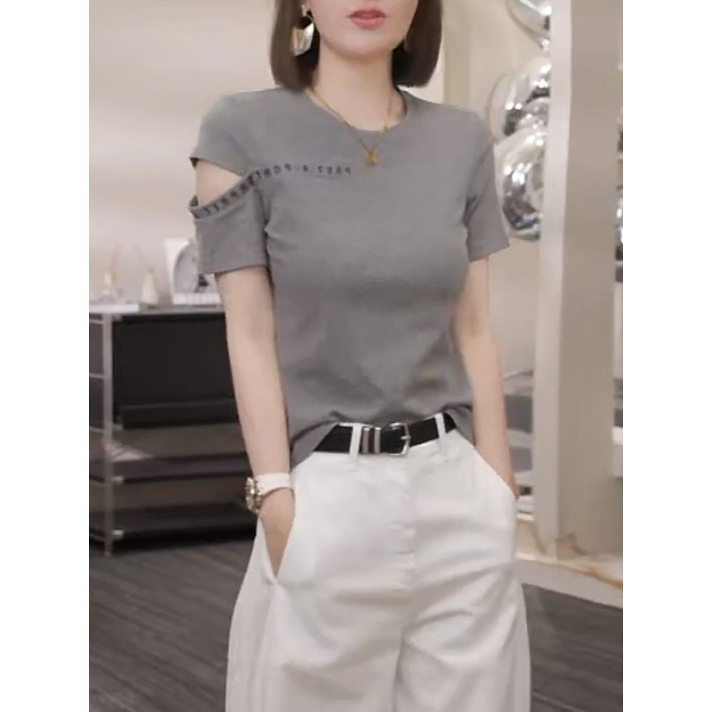 เสื้อยืดแขนสั้นคอกลมเปิดไหล่ ดีไซน์เก๋ไก๋และสง่างาม ช่วยให้ดูผอมเพรียว เหมาะสำหรับใส่ลำลองในฤดูร้อน