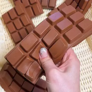 [Boloni] PU Ultra Slow Rising Squishy Chocolate Bar ของเล่นความเครียดบรรเทานุ่มบีบเนื้อสมจริงสําหรับโรงเรียนหรือโต๊ะทํางานใหม่