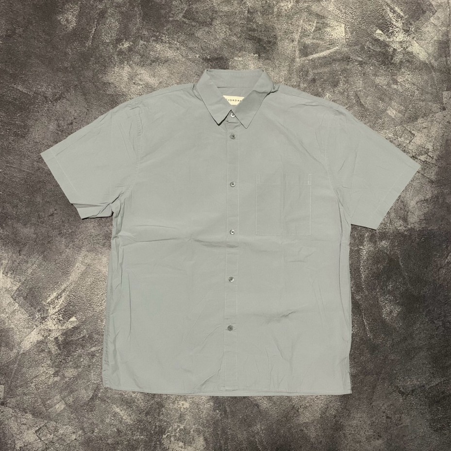 เสื้อเชิ้ตกระเป๋าเดี่ยว Giordano