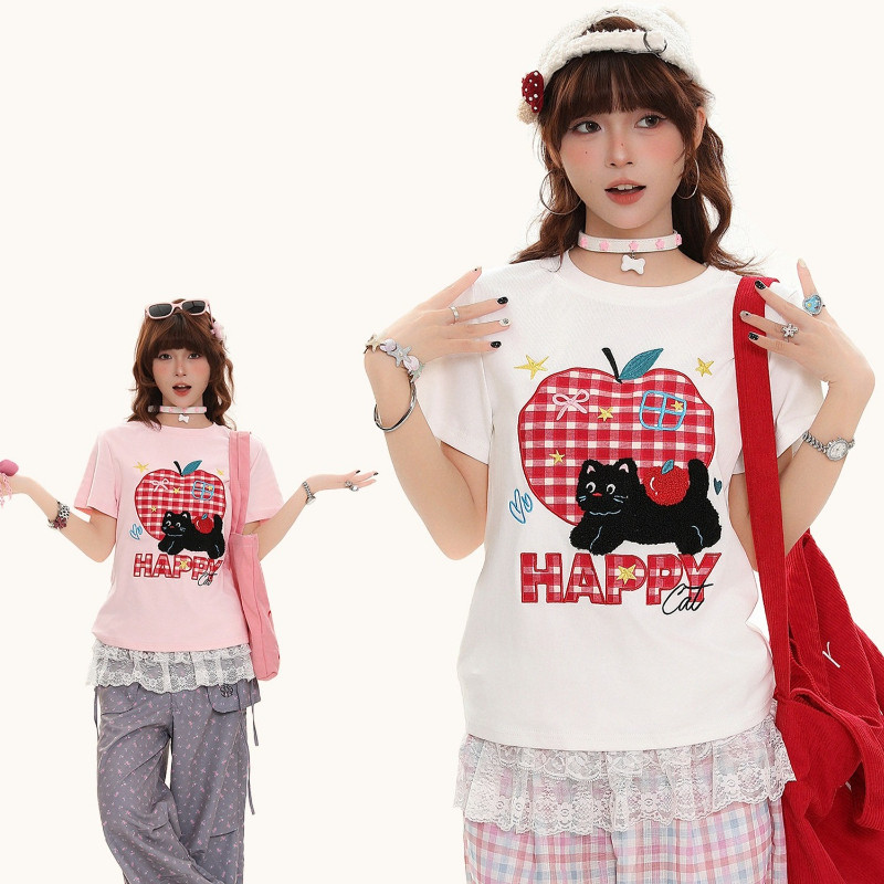 😸ส่งจากไทย🍎เสื้อยืดแขนสั้นลายแมวดำและแอปเปิล เสื้อฤดูร้อนตัวนี้เหมาะสำหรับผู้หญิงและเหมาะกับสาวหวาน