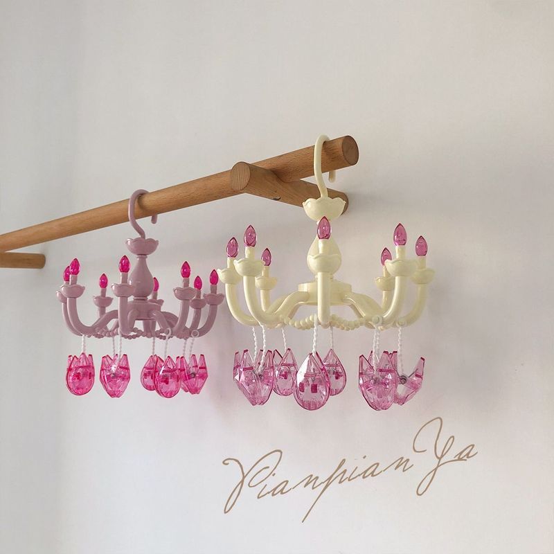 吊灯衣架粉色少女心小公主房间礼物学生晾衣架高颜值260601 Chandelier clothes rack in pink, a gift for a little princess's room,