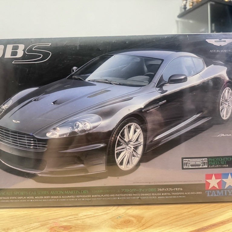 TAMIYA 1/24 Aston Martin DBS