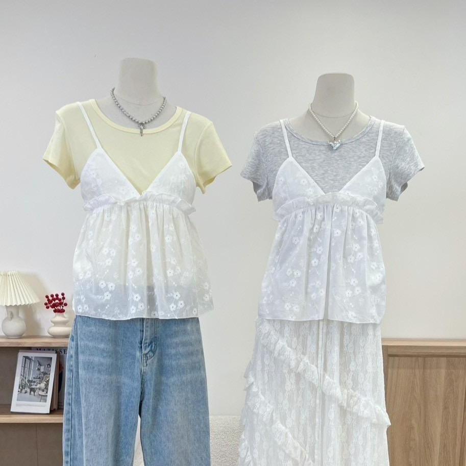Mochi set : ชุดเซ็ต 2 ชิ้น เสื้อยืดแขนสั้น คอกลม + เสื้อสายเดี่ยว คอวี ระบายหน้าอก KN.Clothes