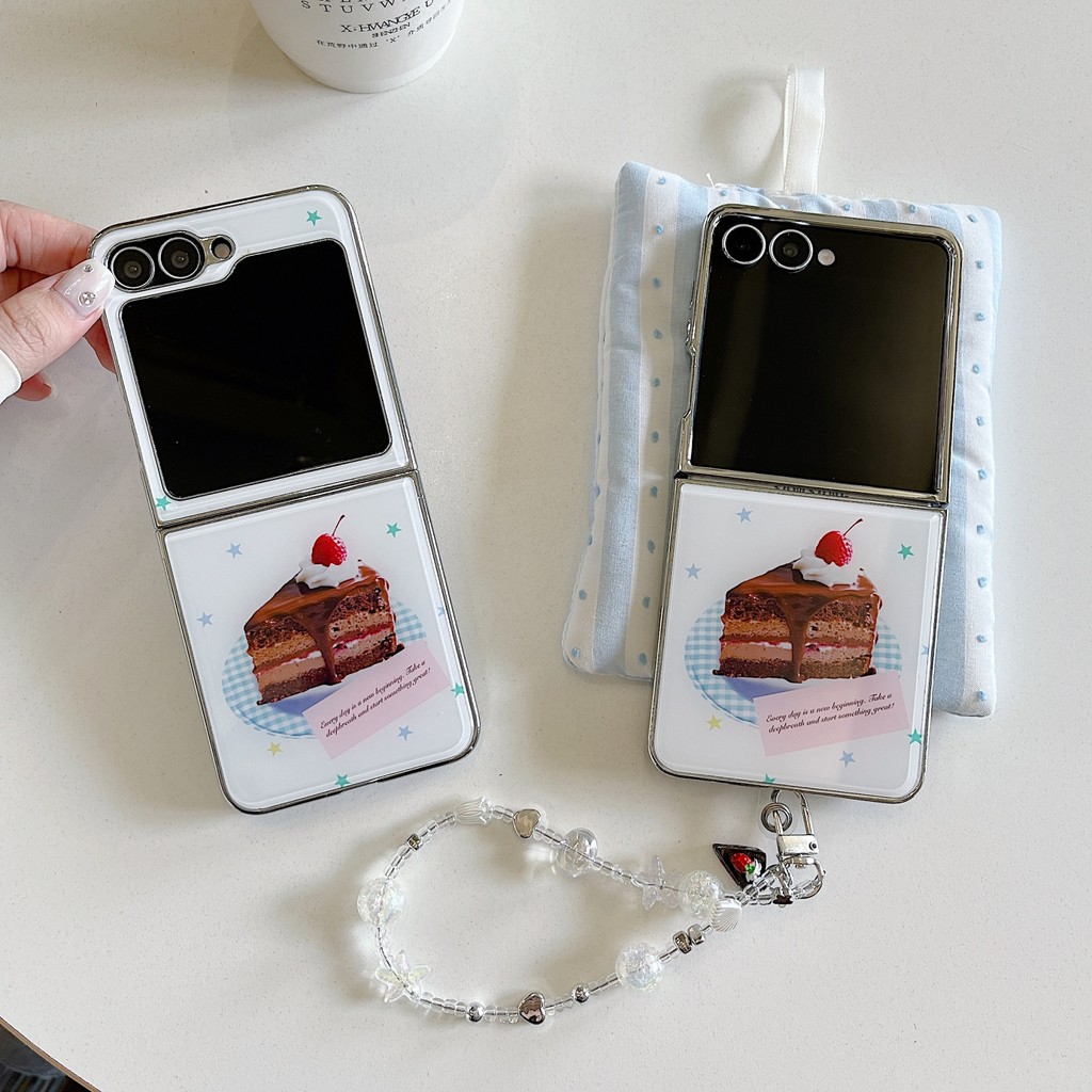 น่ารักชุบเค้กรูปแบบขนมหวานพร้อมสร้อยข้อมือสําหรับ Samsung Galaxy Z Flip7 Z Flip6 Z Flip5 กันกระแทกปก