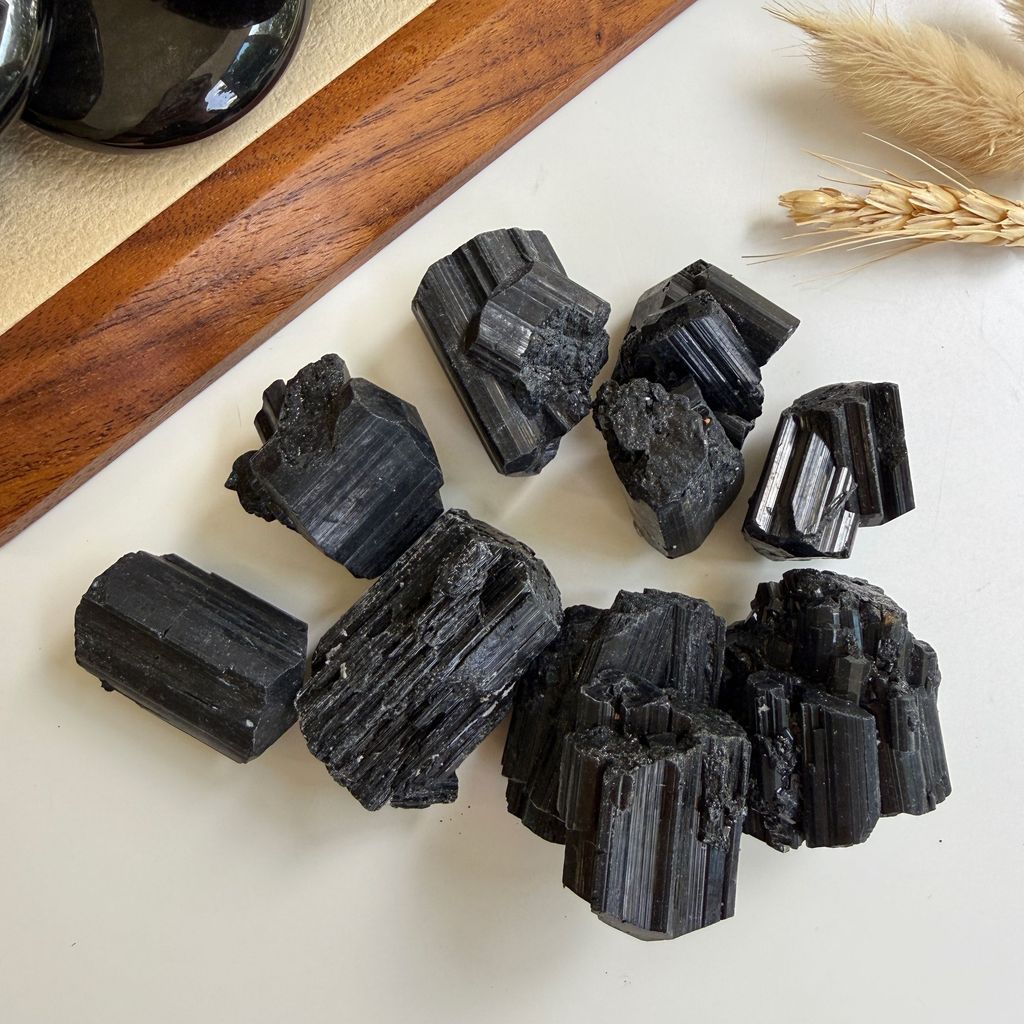 L2042 : Natural Raw Black Tourmaline