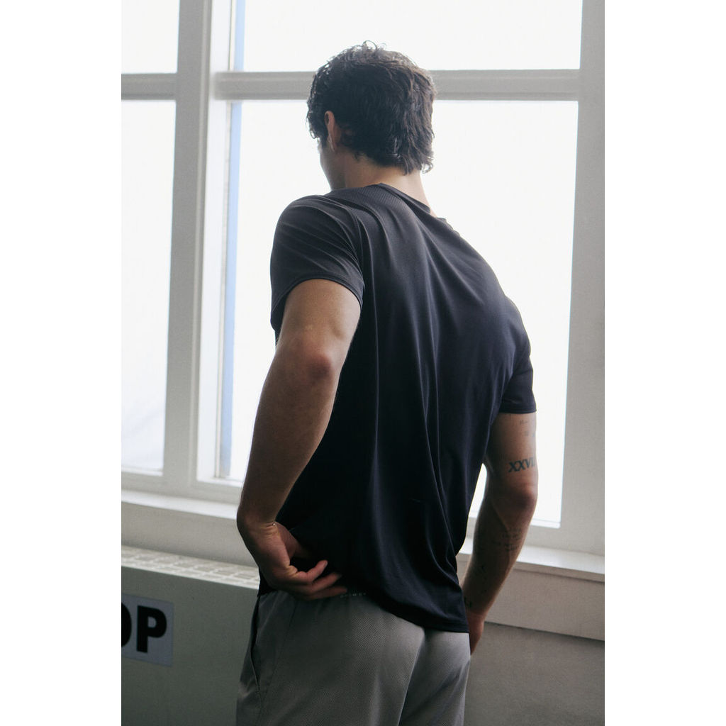 H&M قميص رياضي رجالي شبكي DryMove — صورة 6