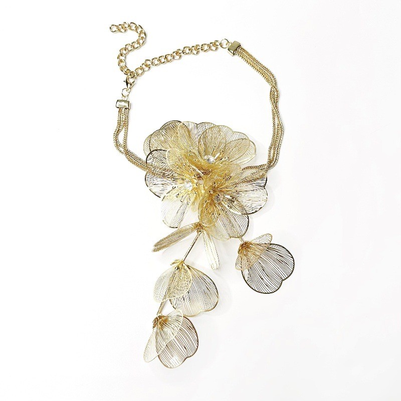 Tel: Golden Diamond-studded ดอกไม้ Flow สร้อยคอผู้หญิงหรูหรา Niche High-End Clavicle Chain สร้อยคออุ