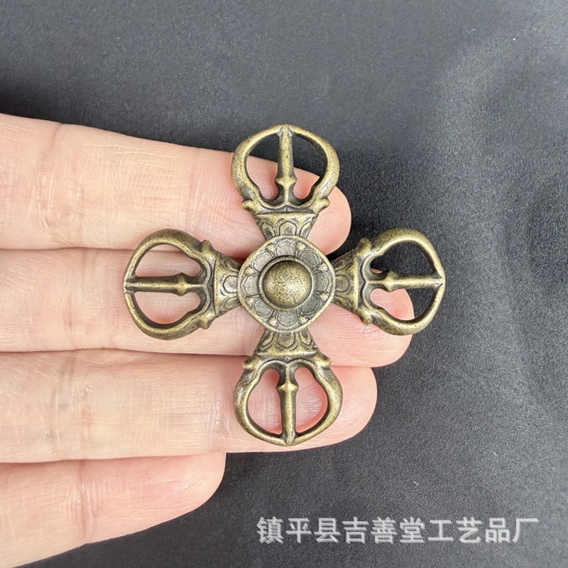 ทองเหลืองทิเบต Vajra Retro Cross Vajra จับชิ้นเก่าทิเบตบ้านหัตถกรรมจี้ LYAJIE26526 HZJD