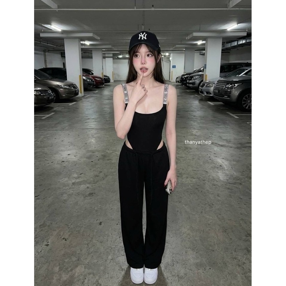 ชุดซท 2 ชิ้น เสื้อบอดี้สูทสีดำ กางเกงขายาว ทรงกระบอก สีดำ