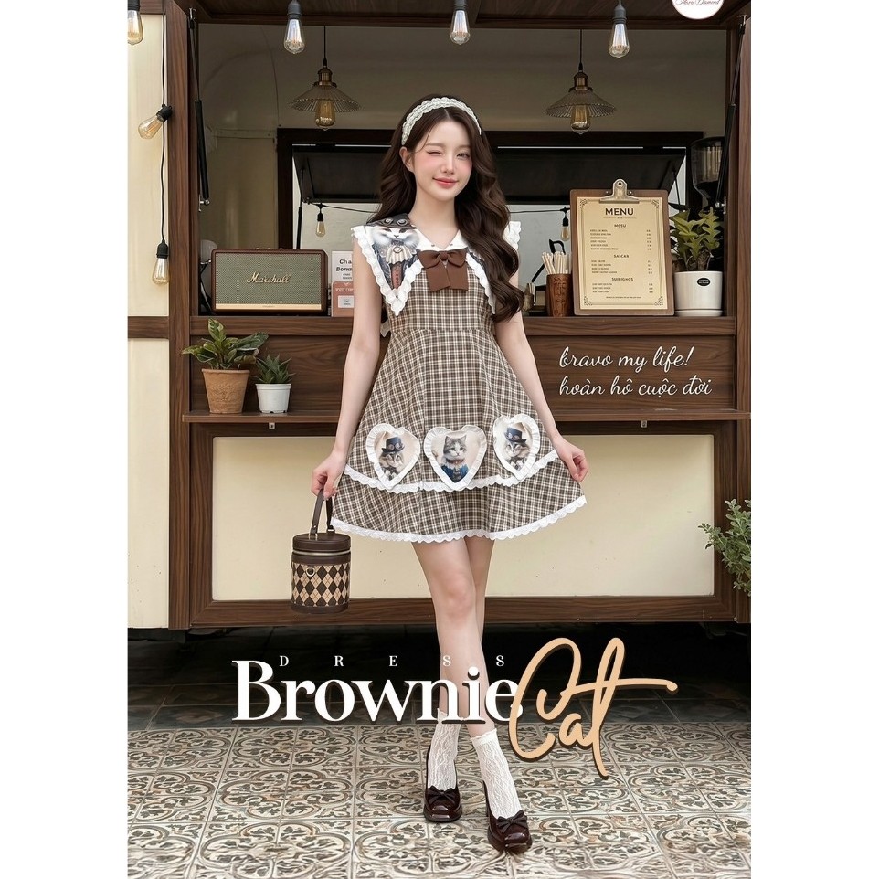 (มี3XL) Maria Diamond สีน้ำตาล Brownie Cat Dress เดรสสั้นผ้าคอตตอนสก็อต ปกแหลมพิมพ์ลาย กระโปรงสองเลเยอร์ ซิปหลัง มีซับใน