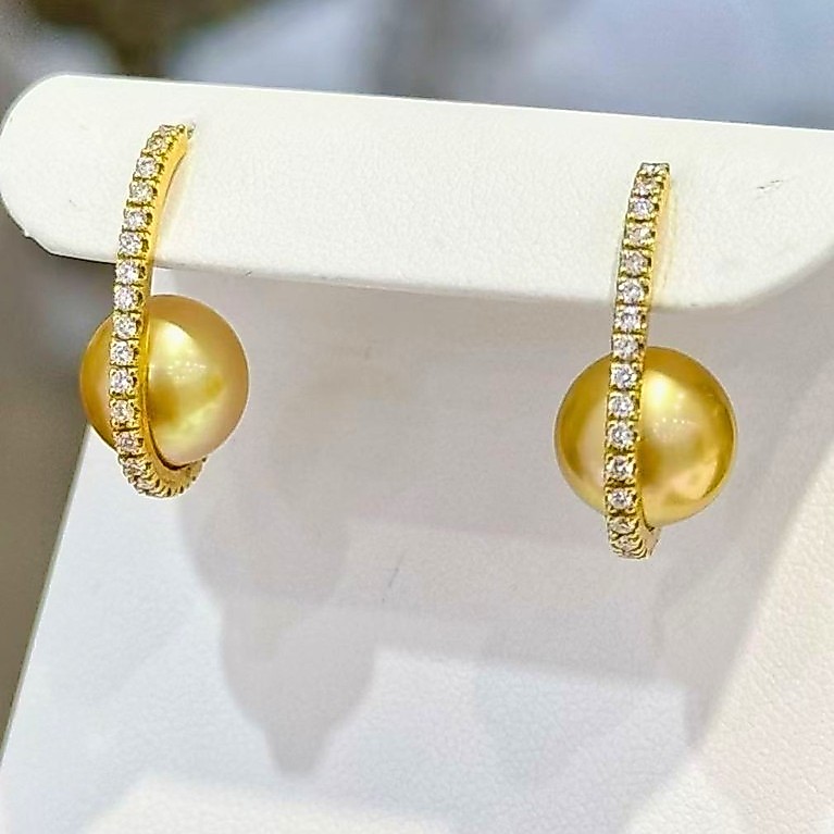 5A South Sea Golden Philippines Round Earring in 18K Gold - with Natural Diamond - Gold (10mm) D0.55
