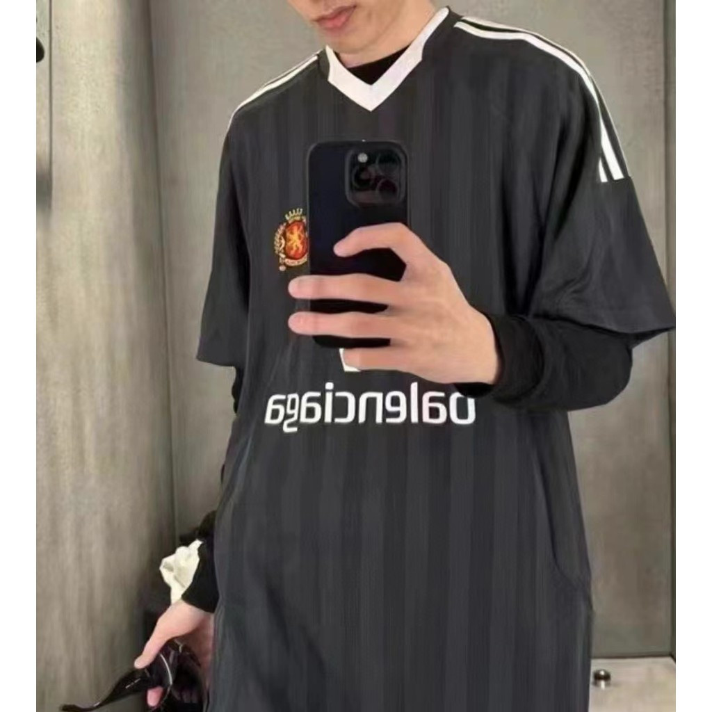 Balenciaga/Balenciaga ฤดูร้อนสไตล์ใหม่เสื้อยืดแขนสั้นผู้ชายสไตล์ผู้หญิงสไตล์คู่ลําลองโลโก้ขนาดใหญ่พิ