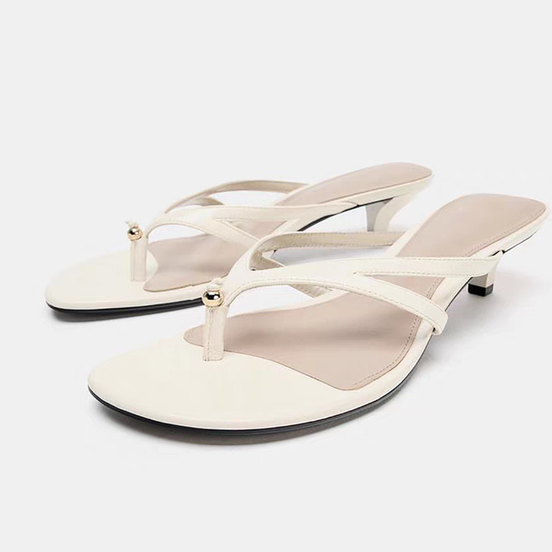 [คลังสินค้าพร้อม] 2026 Spring New Leather detail cat and round toe flip flops