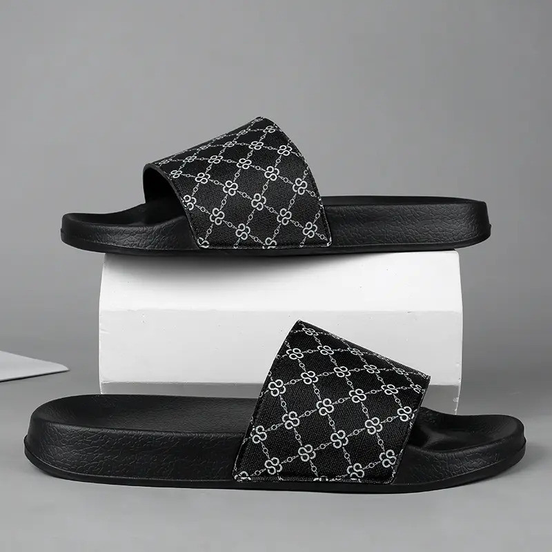 39-45 รองเท้าแตะผู้ชาย แฟชั่น สไตล์ใหม่ รองเท้าแตะกลางแจ้ง เหมาะสําหรับการผ่อนคลายในช่วงฤดูร้อนและกีฬา ระงับกลิ่นกาย พื้นนิ่ม กันลื่น แฟชั่นเกาหลี มีไซส์
