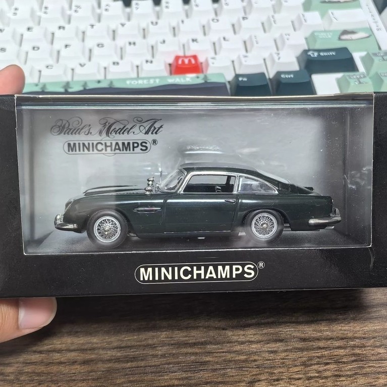 {minichamps} 1/43 Mini Cut Aston Martin Martin
