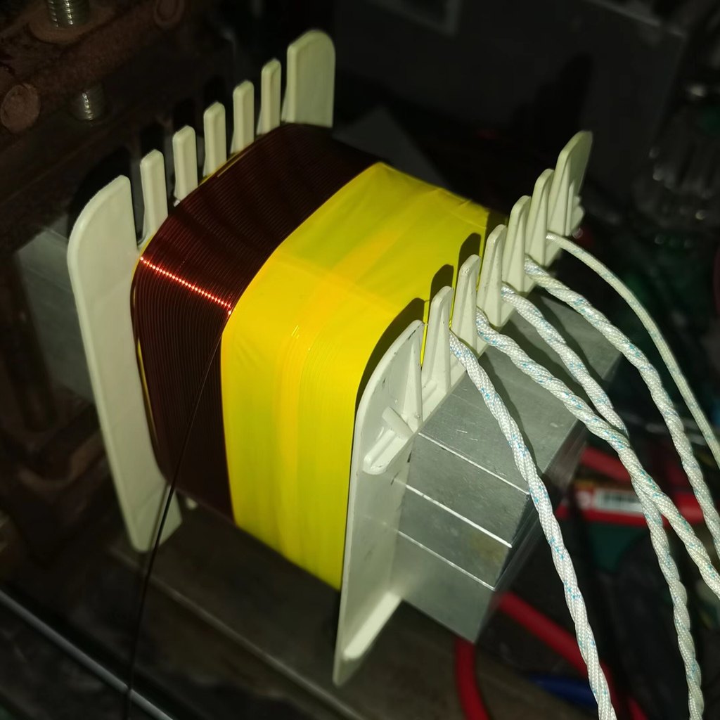 ที่กําหนดเองหม้อแปลงไฟฟ้าความถี่ต่ํา 15HZ-50HZ Self-Control Self-Exciting IE150 Transformer 90V120V1