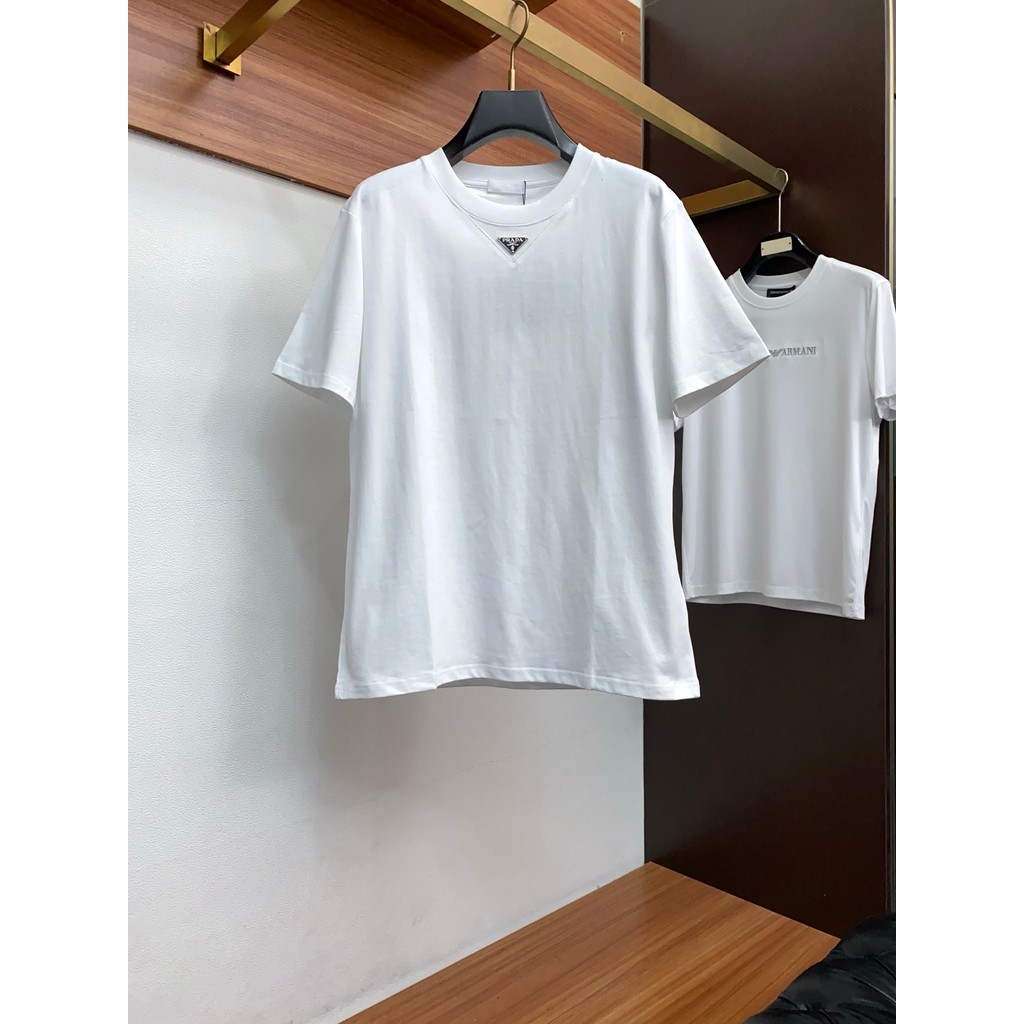 PRADA PRADA ผู้ชายผู้หญิงขนาดพิเศษแขนสั้นสไตล์คู่กลางแจ้งหลวม Niche อินเทรนด์ Raglan แขนรอบคอด้านใน 