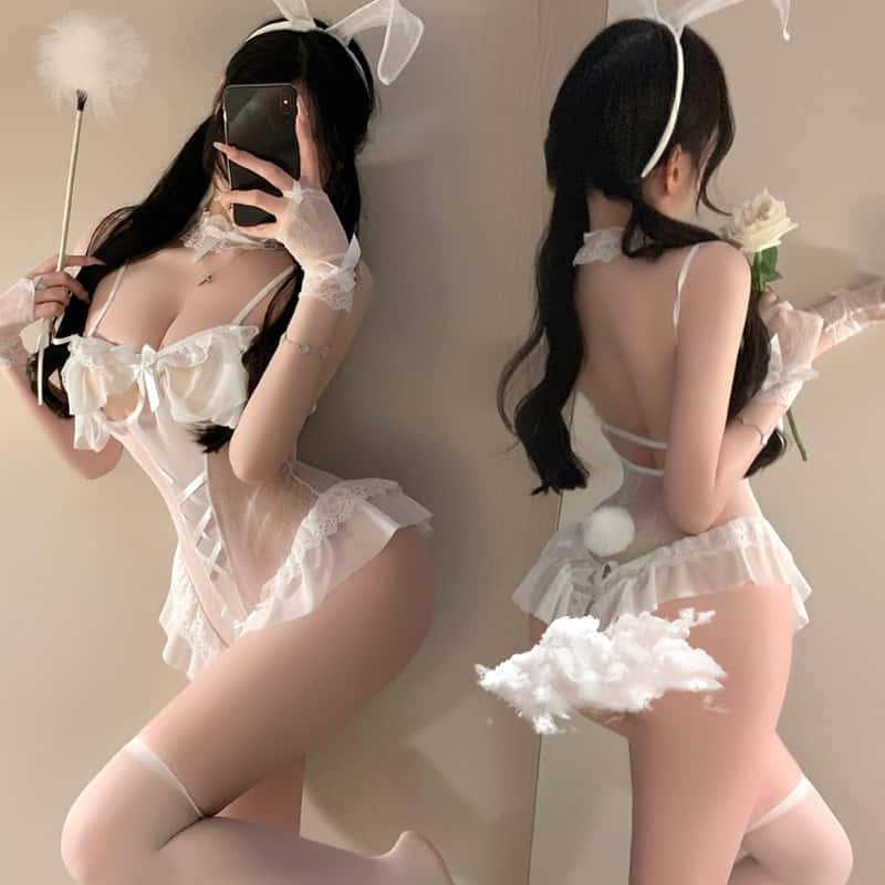 ชุดนอนเซ็กซี่ ชุดบอดี้สูทลูกไม้ ชุดยั่ว คอวีลึก เป้าเปิด ตกแต่งด้วยโบว์เล็กๆ ชุดนอนกระต่ายสาว QQ125