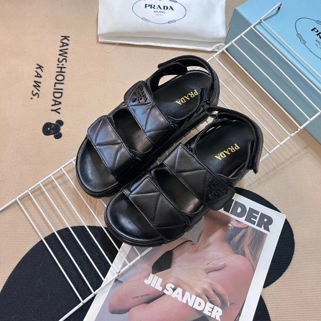 P Prada Prada 2024ss สไตล์ล่าสุด p บ้านสามเหลี่ยมป้ายหนา Soled รองเท้าแตะผู้หญิงแพลตฟอร์ม Casual Vel