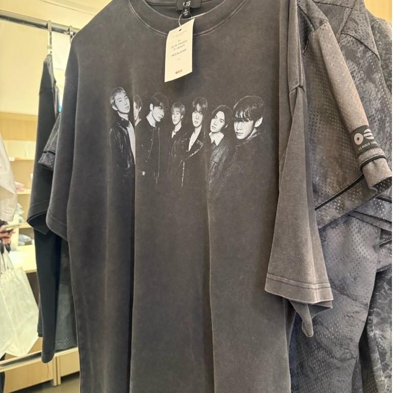 เสื้อ BTS ไซต์ S จาก BTS POP-UP