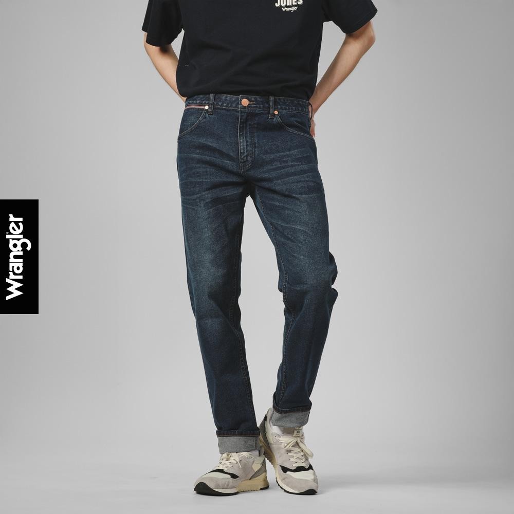 WRANGLER กางเกงยีนส์ผู้ชาย (ริมแดง) คอลเลคชั่น Casey Jones เอวต่ำ ทรงเข้ารูป Larston รุ่น WR F125MLARN37 สียีนส์เข้ม