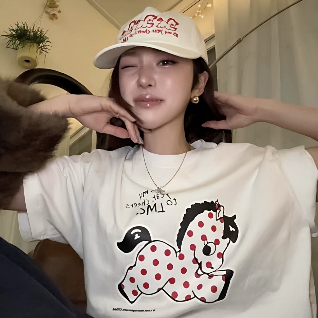 LMC เกาหลี Niche Street สวมใส่ปีม้าจํากัดน่ารัก Polka Dot Pony พิมพ์รอบคอแขนสั้นด้านบนผู้หญิงฤดูร้อน