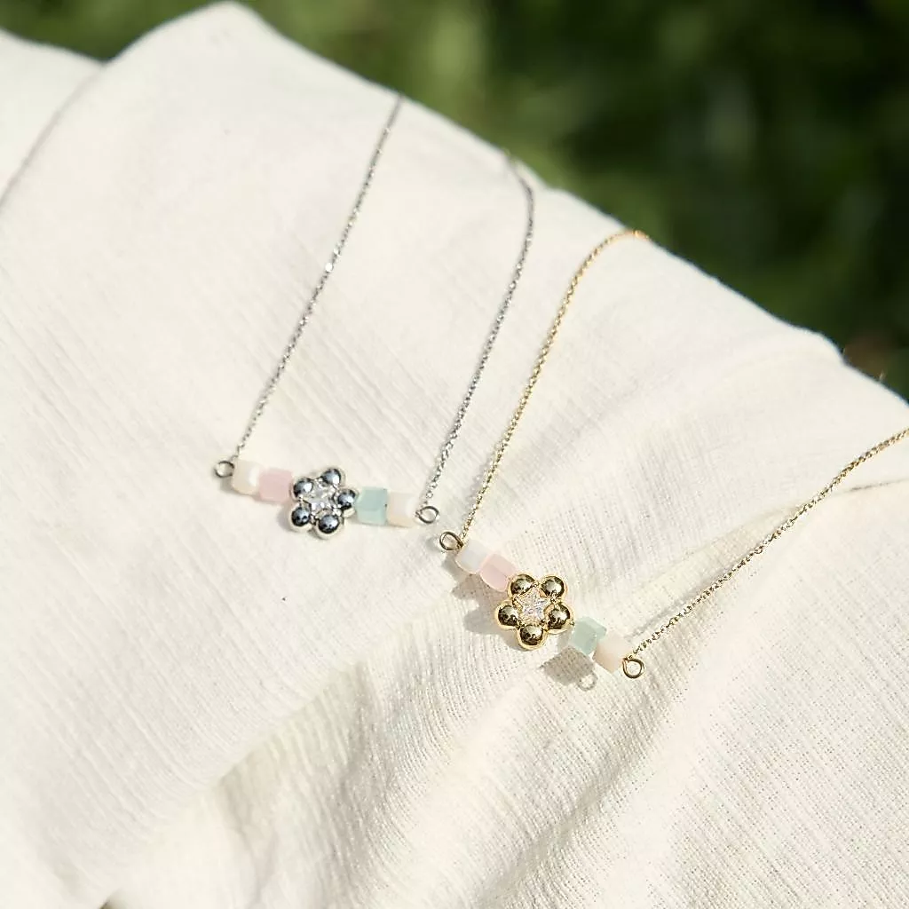 earika.earrings - petal lullaby necklace สร้อยคอดอกไม้ลูกปัด วัสดุสแตนเลส (stainless steel) เหมาะสำหรับคนแพ้ง่าย