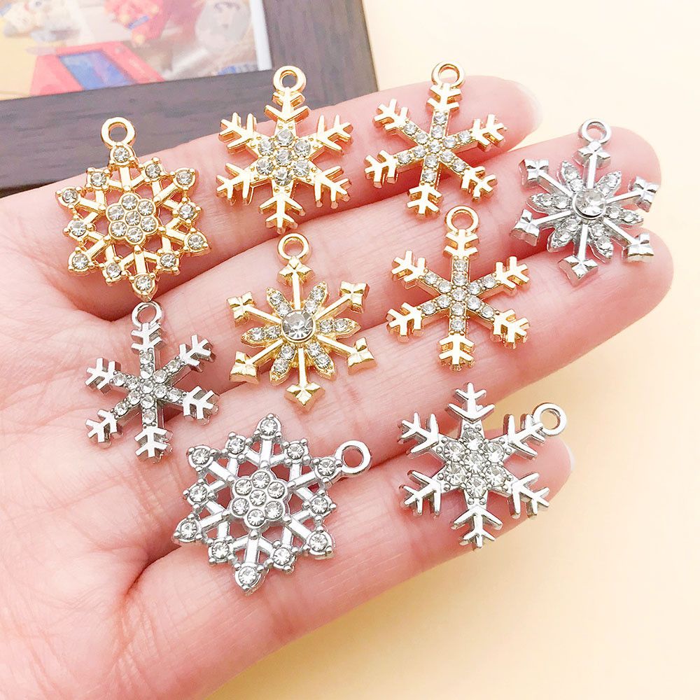 8รูปแบบสีขาวK/KC Gold Christmas PointเพชรHollow Snowflakeโลหะผสมสังกะสีจี้DIYโฮมเมดสร้อยข้อมือสร้อยค
