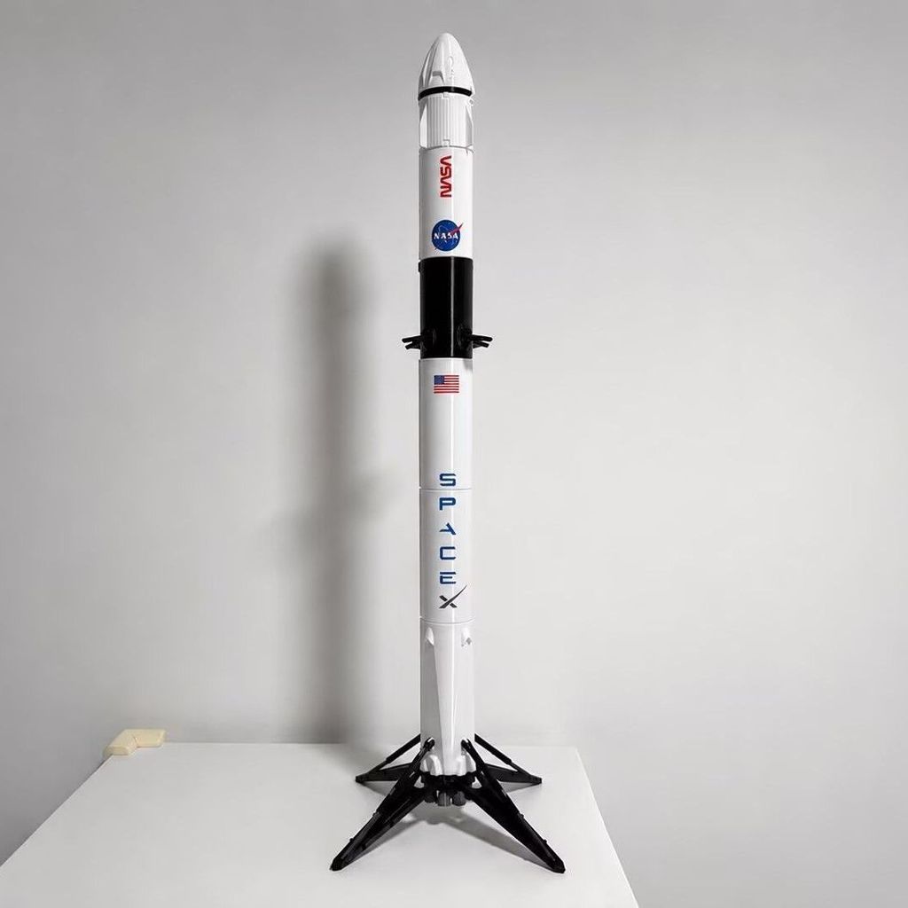 SpaceX SpaceX Falcon เบอร์ 9 แบบจําลองจรวดรีไซเคิลจําลองการตกแต่งสําเร็จรูปความสูง 73 ซม. การสํารวจอวกาศ