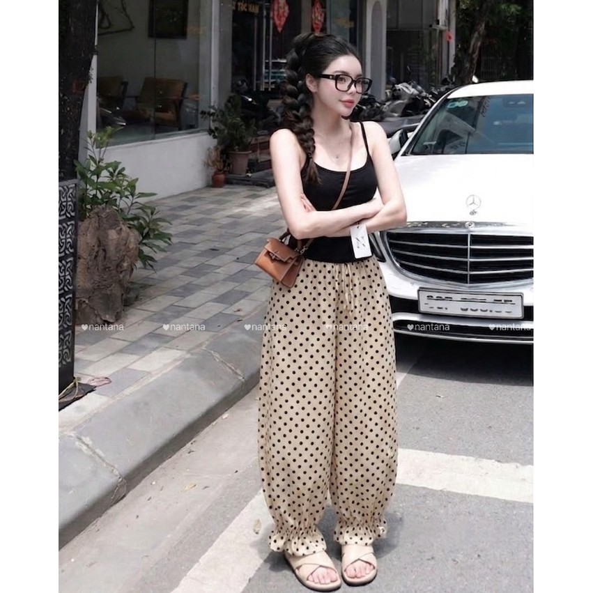 Phapassz - เซท2ชิ้น เสื้อสายเดี่ยวพื้น พร้อมกางเกงpolkadot ทรงเจนนี่สุดปัง #Nantana