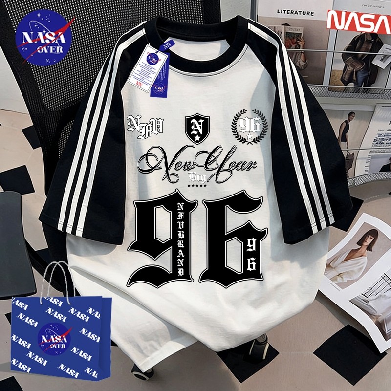 【จัดส่งตลอด 24 ชั่วโมง】🔥เสื้อยืด ยูนิเซ็กส์ ฤดูร้อน แขนสั้น วินเทจ ลายเลข 96🅰️ ทรงใหญ่ สีผสม สามแถบ คอกลม เสื้อ YG4794