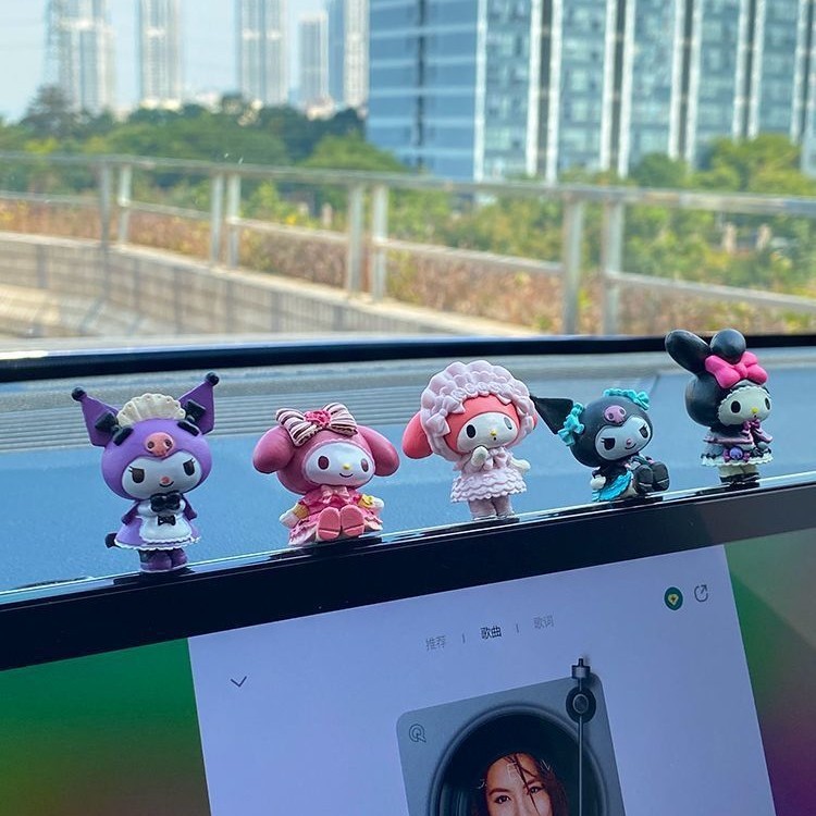 SANRIO อุปกรณ์ตกแต่งภายในรถยนต์แม่มด คุโรมิ ตกแต่งแผงหน้าปัดรถยนต์ อุปกรณ์ตกแต่งภายในรถยนต์อินเทรนด์ ซานริโอ สําหรับผู้หญิง