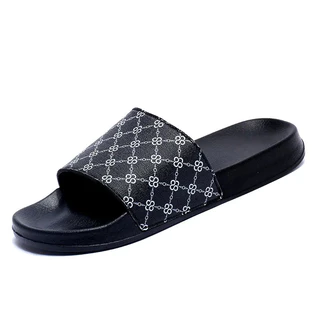 39-45 รองเท้าแตะผู้ชาย แฟชั่น สไตล์ใหม่ รองเท้าแตะกลางแจ้ง เหมาะสําหรับการผ่อนคลายในช่วงฤดูร้อนและกีฬา ระงับกลิ่นกาย พื้นนิ่ม กันลื่น แฟชั่นเกาหลี มีไซส์