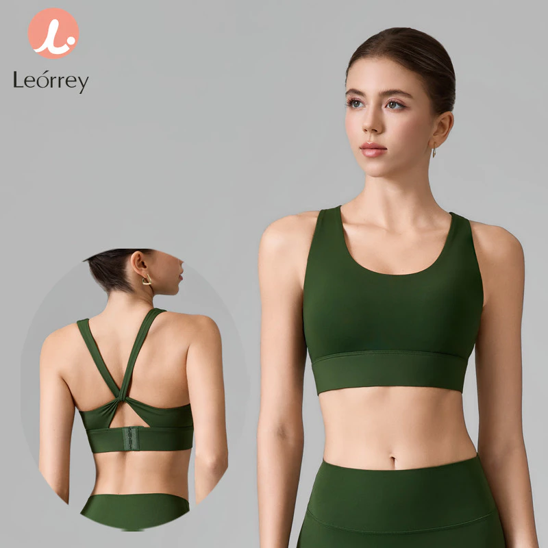 Leorrey บราสปอร์ตคอวีหลังไขว้ มีแผ่นรองหน้าอกสำหรับออกกำลังกาย