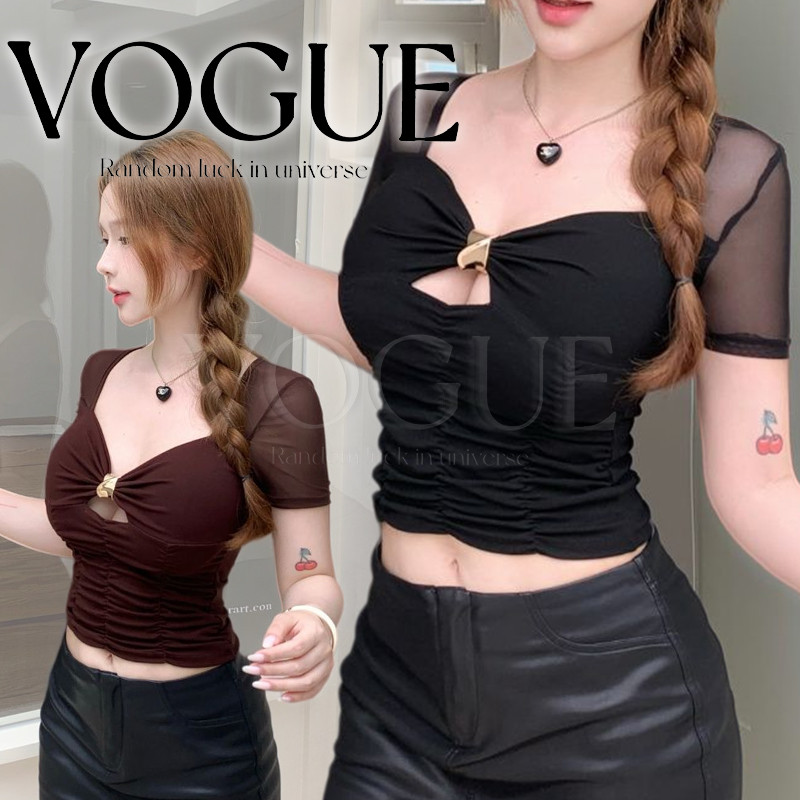 Vogue🌟พร้อมส่ง🌟 เสื้อแขนสั้นรัดรูป คอกว้างแต่งอะไหล่มี4สี ทรงสวยมีฟองน้ำในตัว (FY8503)