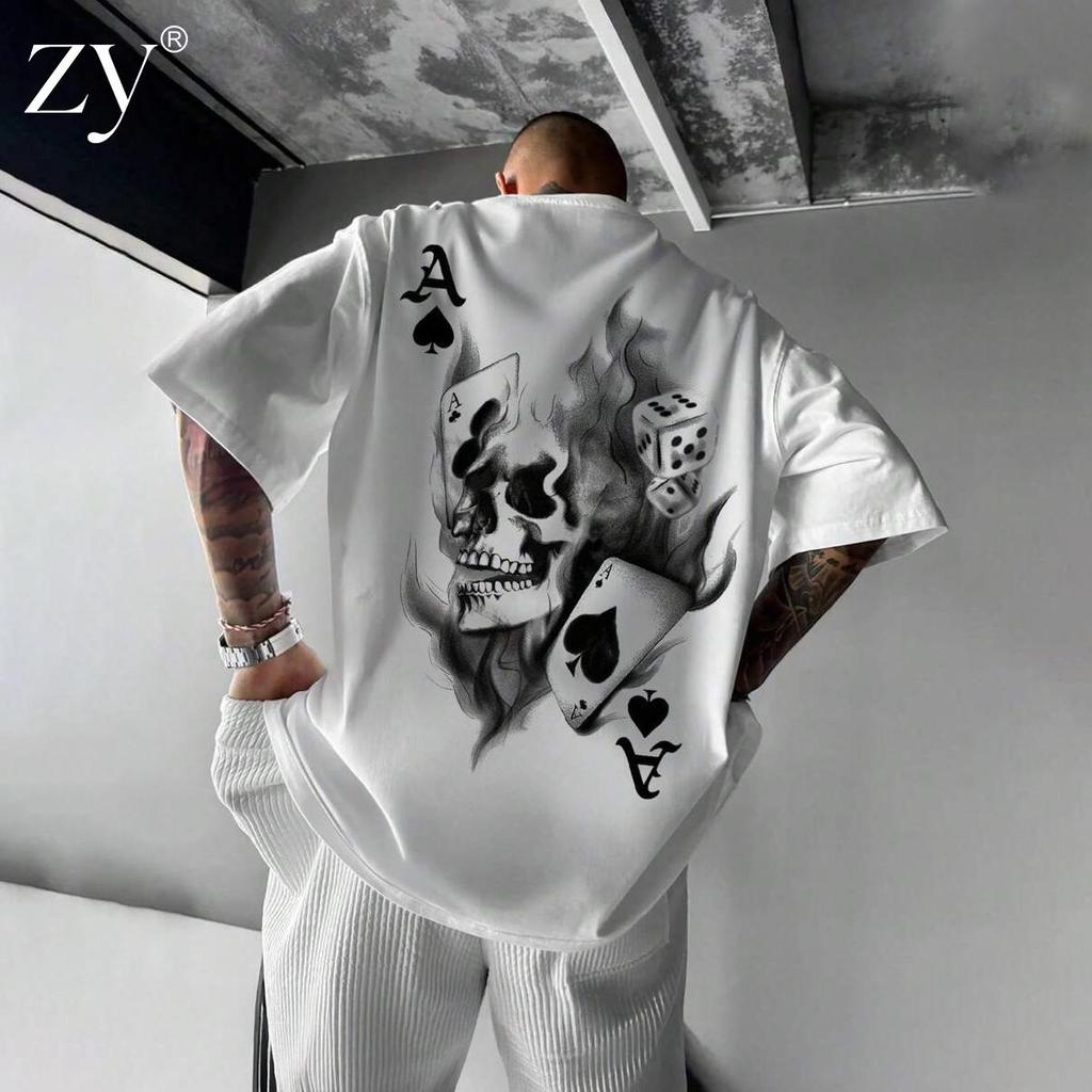 ZY 2026 เสื้อยืดคอกลมแขนสั้นผู้ชาย โอเวอร์ไซส์ พิมพ์ลายหัวกะโหลกและไพ่ ผ้าคอตตอนครอส นุ่มสบาย