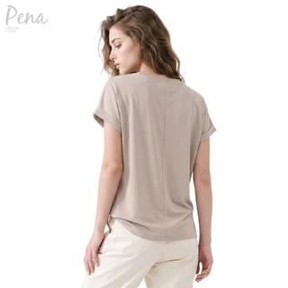 Pena House เสื้อยืดสตรีแขนสั้นทรงหลวม ดีไซน์ชายเสื้อหน้าสั้นหลังยาว PCTS062601
