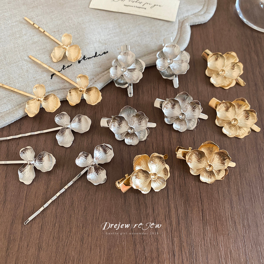 กิ๊บรูปดอกไม้สไตล์ย้อนยุคสำหรับผม