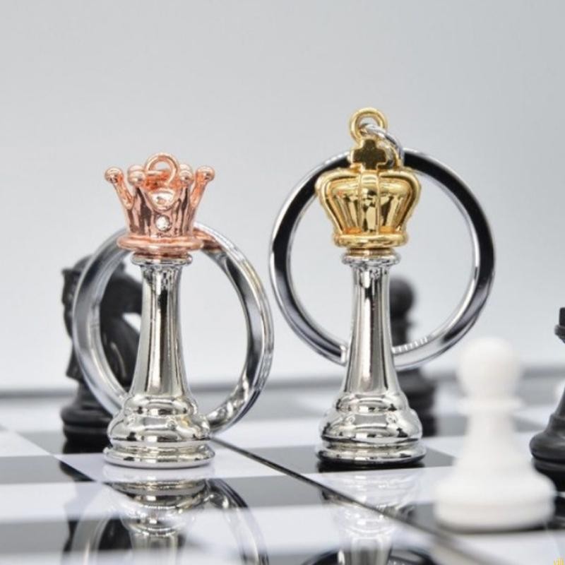 Yili Stylish International Chess Key Chain Queen King Chessman 3D พวงกุญแจสําหรับผู้ชายผู้หญิงคู่เคร