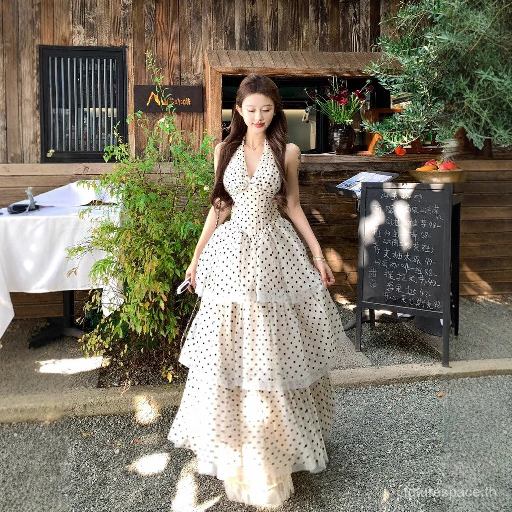 กระโปรงcrochetแบบคอวี มิดิ ลายจุด สไตล์ฝรั่งเศส เหมาะสำหรับใส่วันพักผ่อนริมทะเล
