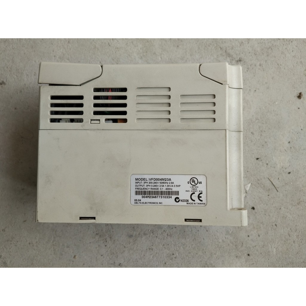 A Second-Hand Original Disassembly Delta Inverter VFD004M23A Three-Phase 220V 0.4KW ภาพทางกายภาพ