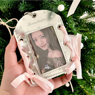 ซองการ์ด PU หลายสี ลายดาว แบบหนัง ใส่การ์ด 3 นิ้ว มีห่วงแขวน ถักโบว์ DIY ได้ ของสะสมศิลปิน อินเทรนด์ ริบบิ้น 4 สี