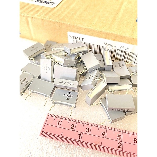 (แพ็ค50ตัว) C 2200PF C222 J 0.0022UF 700V 2n2 J 700V R74-MKP KEMET อิตาลี แท้ใหม่แกะกล่องสีเทาเหลี่ย