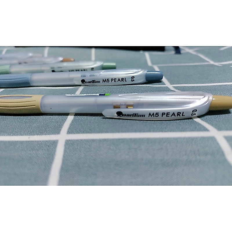 ปากกา QuanTum รุ่น M5 Pearl จัดเซต 4 ด้าม (น้ำเงิน/แดง)