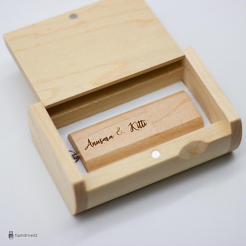 แฟลชไดรฟ์รุ่นแท่งเล็กพร้อมห่วงกุญแจ (Stick with Key Ring) + กล่อง (Maple Filp Box) เลเซอร์โลโก้ฟรี